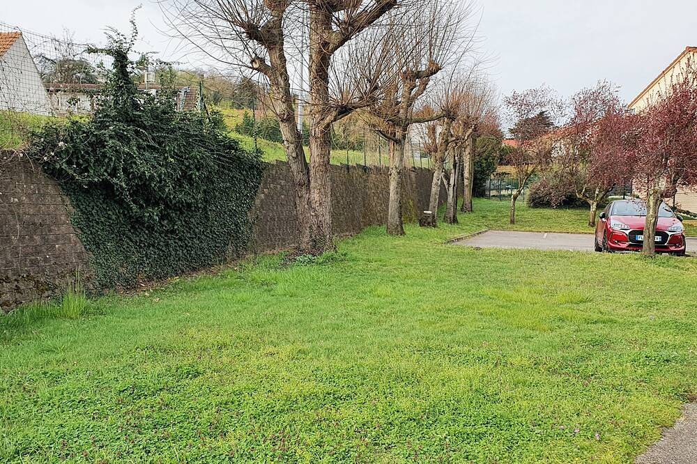Apartamento entero, Quiet, detached T2 apartment/10 min from Lyon Centre/Private car park/Terrace in Saint-Genis-Laval, Ródano