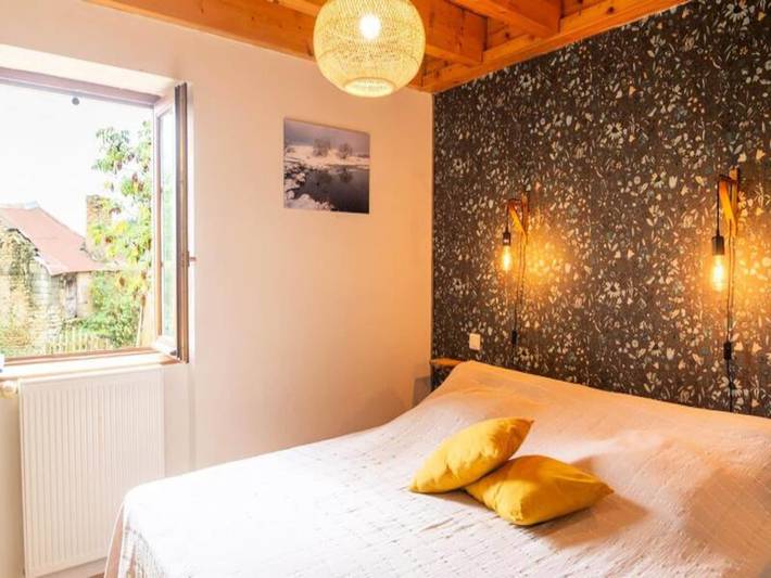 Gîte pour 10 personnes, avec jacuzzi et terrasse ainsi que piscine et sauna, adapté aux familles à Chirac - 2