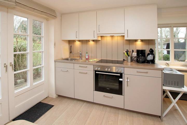 Ganze Wohnung, Ferienwohnung in Wyk, mit 3- Zimmer auf ca. 45m² im Eg eines Reetdachhauses in Wyk auf Föhr (Stadt), Wyk auf Föhr