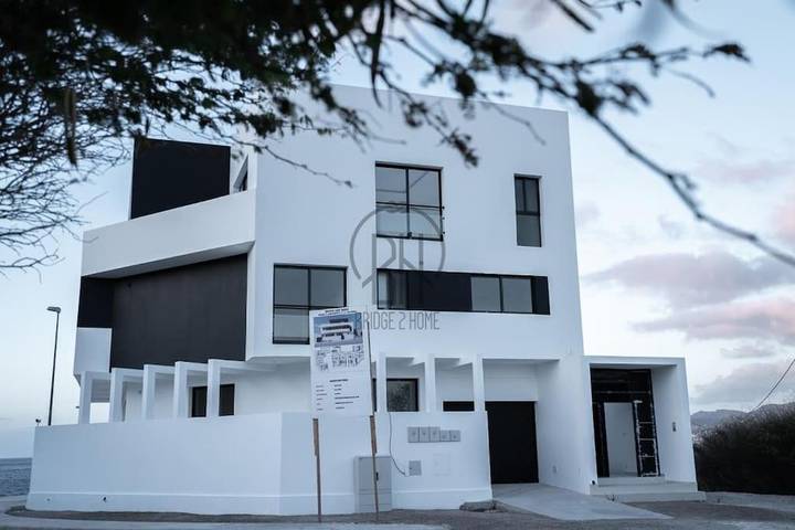 Appartement de vacances pour 6 personnes, avec terrasse ainsi que vue et piscine