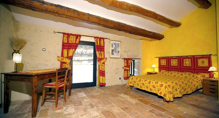 Chambre d’hôte pour 4 personnes, avec jardin ainsi que vue et piscine à Bollène - 2