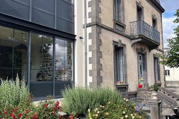 Chambre d’hôte pour 12 personnes, avec piscine ainsi que jardin et jacuzzi, animaux acceptés à Cournon-d'Auvergne