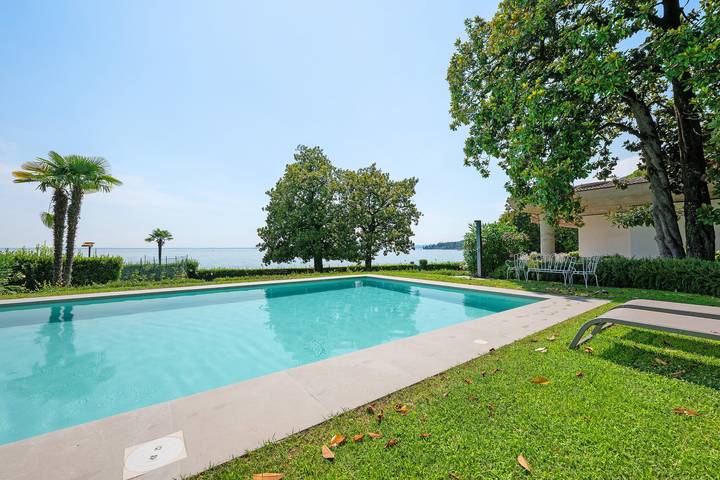 Apartamento para 4 personas, con Balcón además de Jardín y Vistas al lago en Lago de Garda