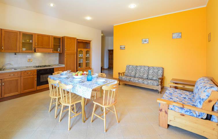 Apartamento vacacional entero, Trasimeno Retreat: Piscina, aparcamiento, jardín, WiFi - A 300 m del centro de Tuoro in Tuoro sul Trasimeno, Lago Trasimeno