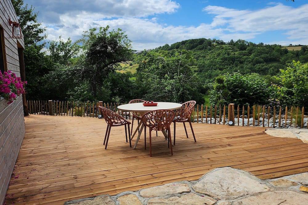 Tranquillité assurée dans cet endroit bucolique avec vue sur la vallée. in Sébrazac, Aveyron