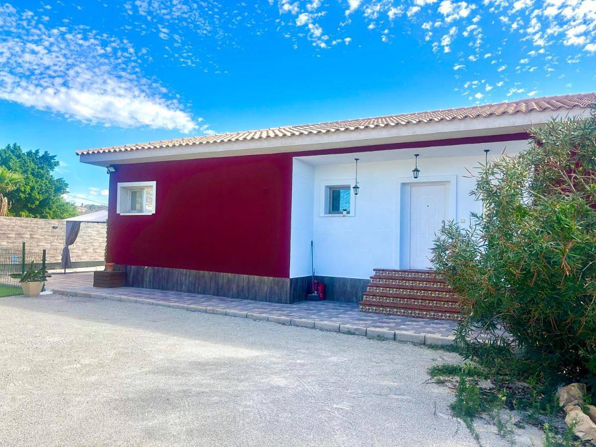 El Refugio de Nuria- Villa con Piscina Privada in Moralet, Alicante