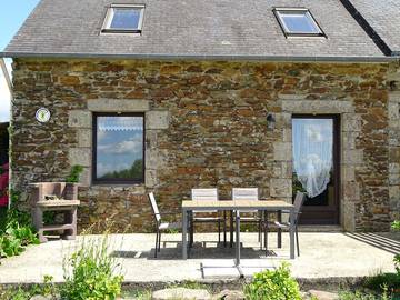 Gîte pour 4 personnes, avec terrasse et jardin à Plomodiern