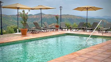 Casa de vacaciones para 20 personas, con jardín además de piscina y vistas en Sierra de Cardeña y Montoro