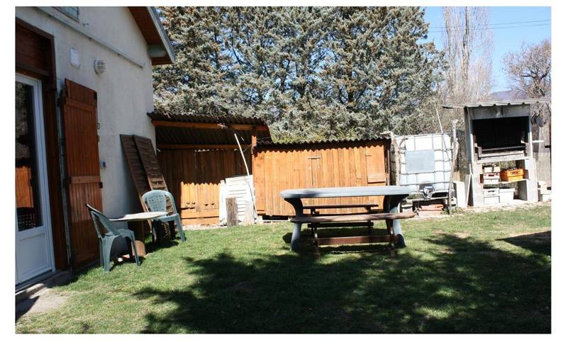 Gîte pour 3 personnes, avec terrasse ainsi que vue et jardin dans Marcoux - 3