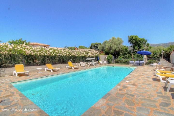 Gîte pour 2 personnes, avec Terrasse ainsi que Jardin et Piscine à Pianottoli-Caldarello - 2