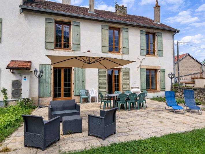 Gîte pour 9 personnes, avec Terrasse et Piscine à Renève
