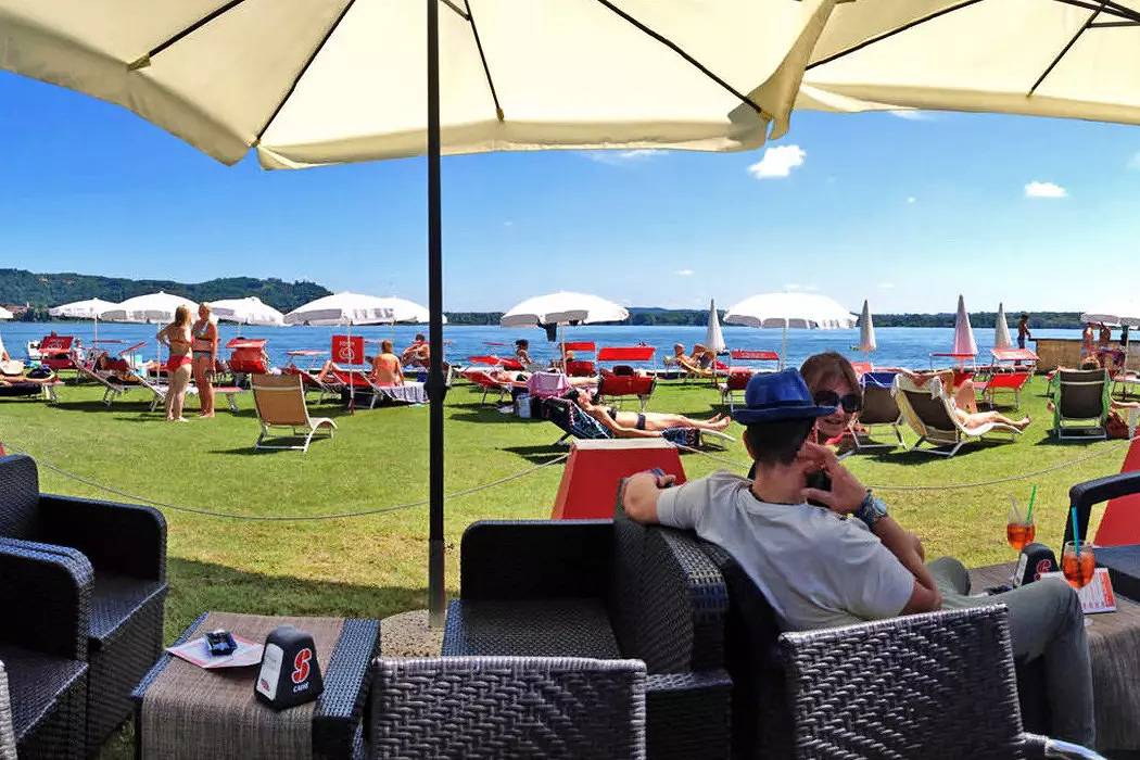Mobil-home | Comfort | 3 Kam. | 6 pers. | Overdekt Terras | A/C in Dormelletto, Lago Maggiore (Piemonte)