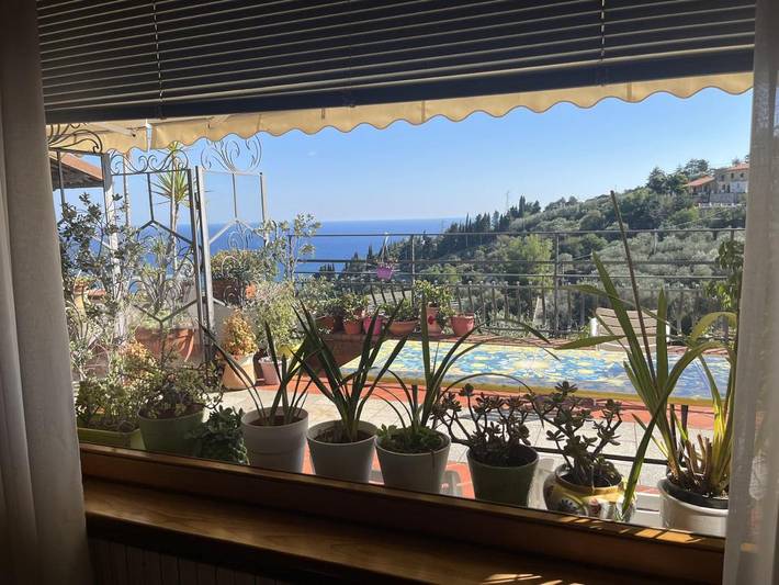 Villa pour 10 personnes, avec Balcon et Terrasse ainsi que Jardin et Piscine à Imperia - 4