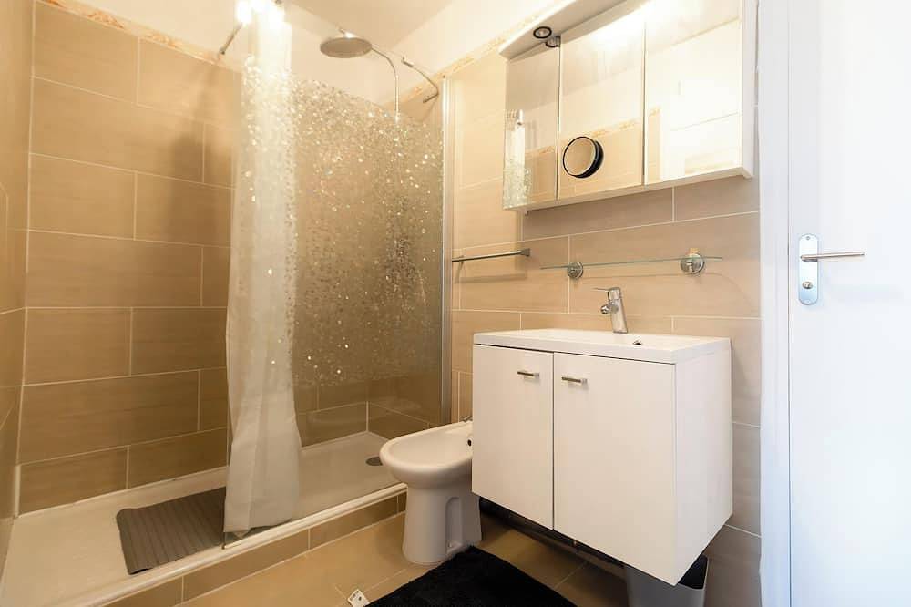 Entire apartment, Paris is 2 stations away ( M14) in Chevilly-Larue, Val-de-Marne