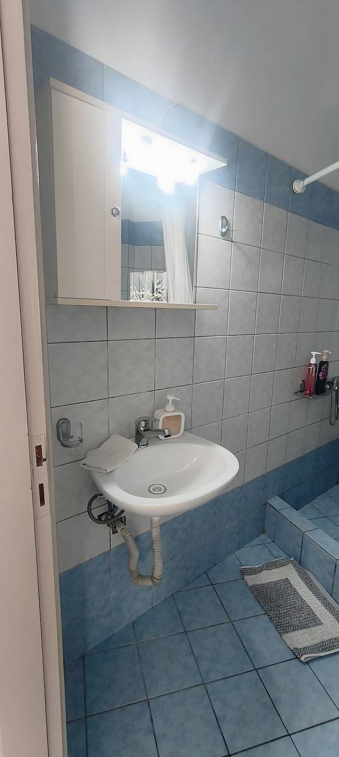Entire studio, Studio Apartment 'Merichas 7 Irida' with Mountain View, Wi-Fi and Air Conditioning in Kythnos