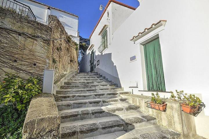 Casa Maresia: A charming two-story independent house which faces the sun and the sea, with Free Wi-Fi. in Tovere, Amalfi
