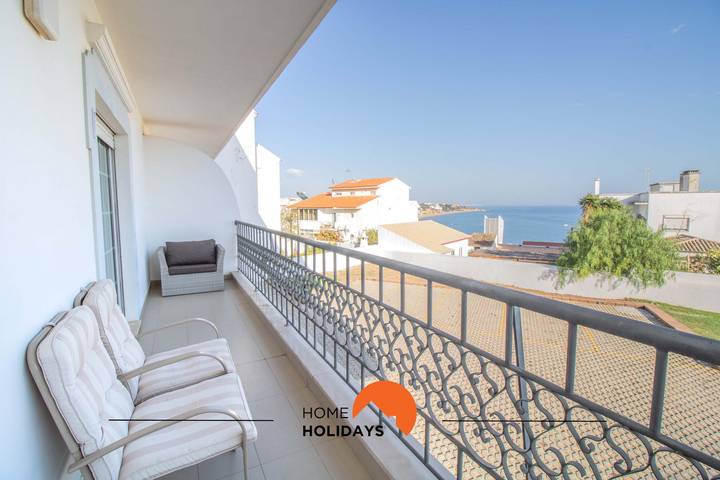 Location de vacances pour 2 personnes, avec piscine ainsi que balcon et vue sur l’océan à Albufeira