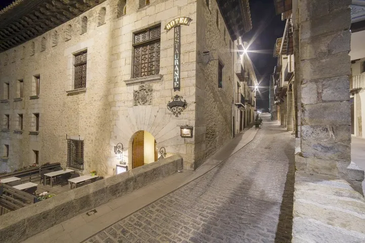 Hotel for 3 people, with terrace - 1