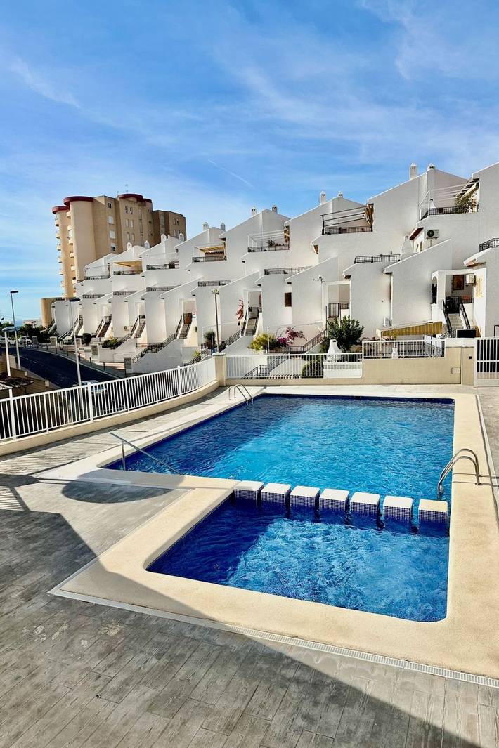 Bungalow para 6 personas, con piscina y terraza, Se admiten mascotas en Santa Pola