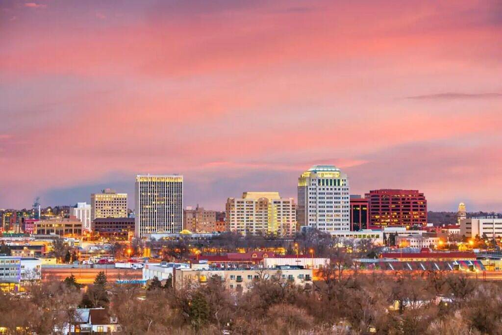 ☀Cheyenne Cottage☀Close to Trails/Downtown/Shops☀ in Broadmoor, Colorado Springs