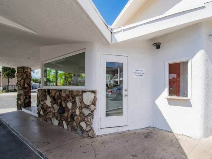 Ganze Wohnung, Modernes 1 Kingsize -bett Mit Freiem Wlan in San Bernardino, San Bernardino County