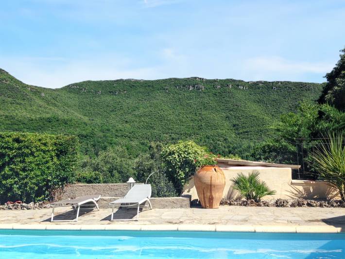 Gîte pour 6 personnes, avec terrasse et piscine à Saint-Julien-de-la-Nef
