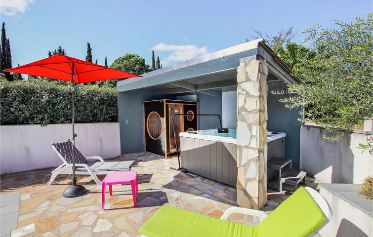 Location de vacances pour 6 personnes, avec sauna et terrasse ainsi que jacuzzi et piscine à Grospierres - 4