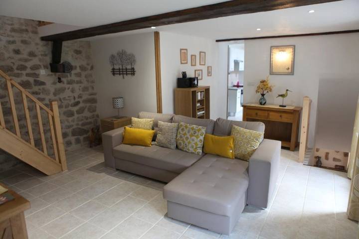 Gîte pour 4 personnes, avec vue sur le lac ainsi que vue et terrasse à Faux-la-Montagne - 4