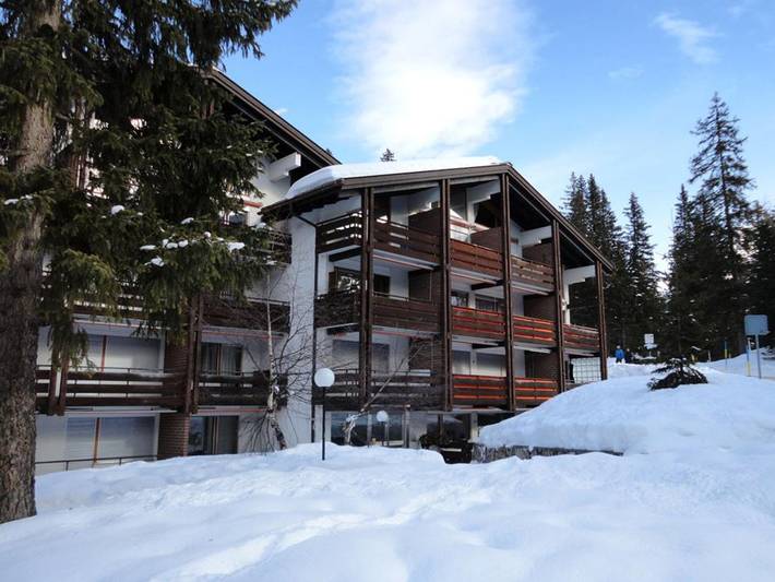 Hütte für 4 Personen, mit Balkon und Pool sowie Garten und Sauna in Arosa