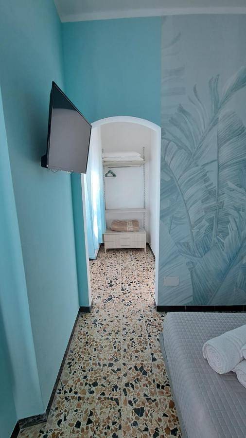Single Room with Private Bathroom in Bosa, Planargia