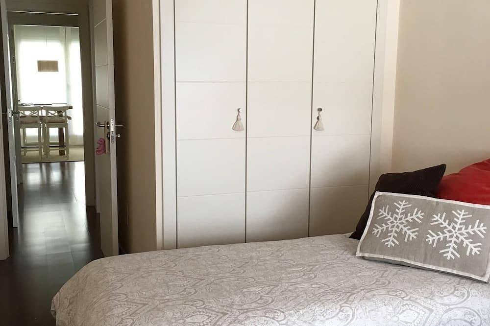 Entire apartment, Charming Apartment With Views In Las Margas Golf n001 in Sabiñánigo, Spanish Pyrenees