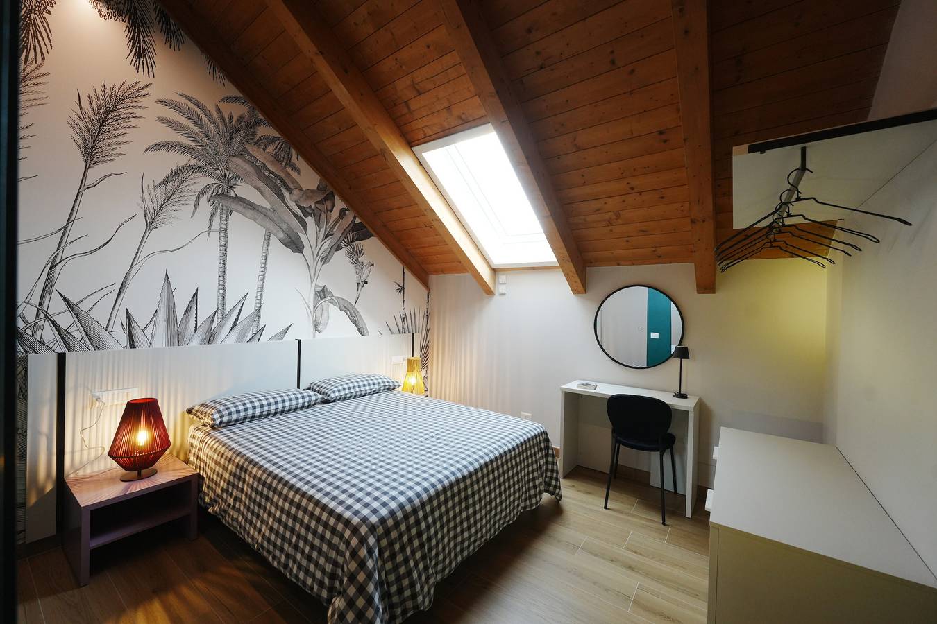 Bed and Breakfast 'Camera Matrimoniale Deluxe Six' with Shared Terrace, Wi-Fi and Air Conditioning in Agerola, Naples Province