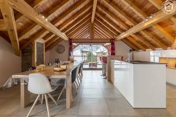 Chalet pour 10 personnes, avec terrasse ainsi que sauna et balcon/terrasse à Valloire