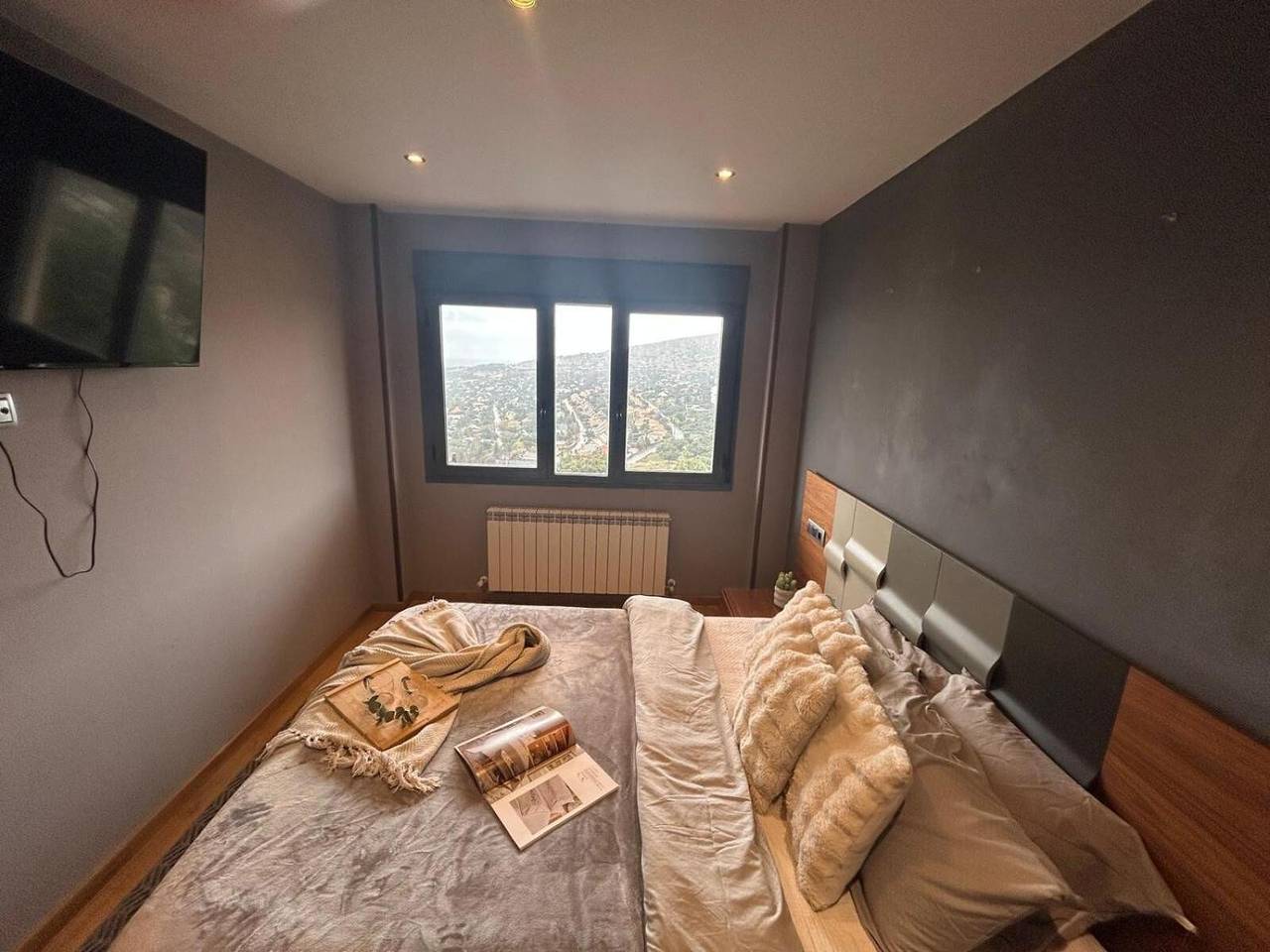 Villa 'Ana Esperanza - El Espinar' con vistas al lago, Wi-Fi y aire acondicionado in El Espinar, Provincia de Segovia