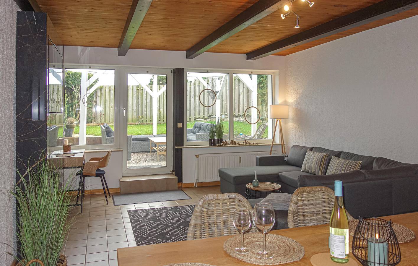 Gemütliche Wohnung mit Terrasse & Parkplatz, 2km nach Otterndorf in Otterndorf, Cuxland