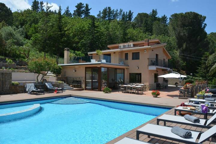 Cottage pour 16 personnes, avec vue ainsi que piscine et jardin