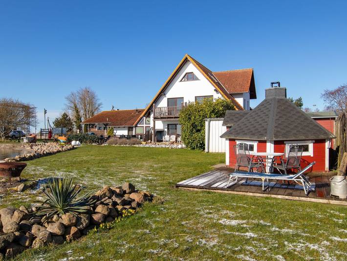 Hotel für 3 Personen, mit Seeblick und Balkon sowie Ausblick und Garten, mit Haustier in Wiek - 3