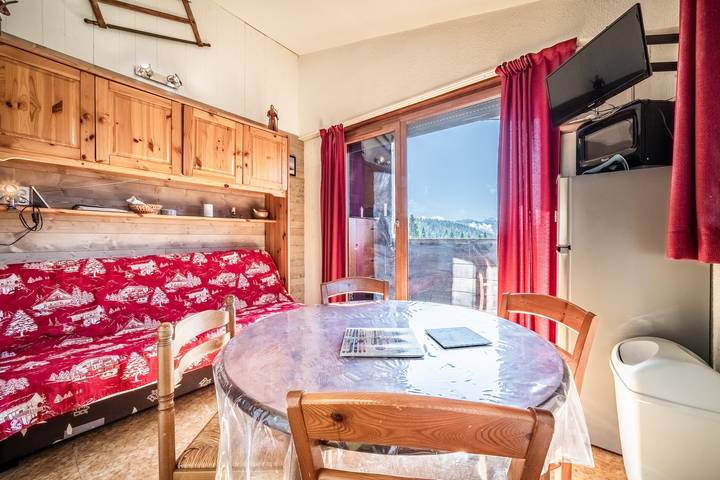 Apartamento entero, Apartamento 'Les Pralyssimes - 35 M²' con vistas a la montaña y balcón in Le Praz de Lys, Taninges