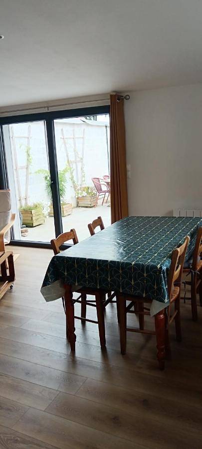 Two-Bedroom House in Tourville-la-Chapelle, Région de Dieppe