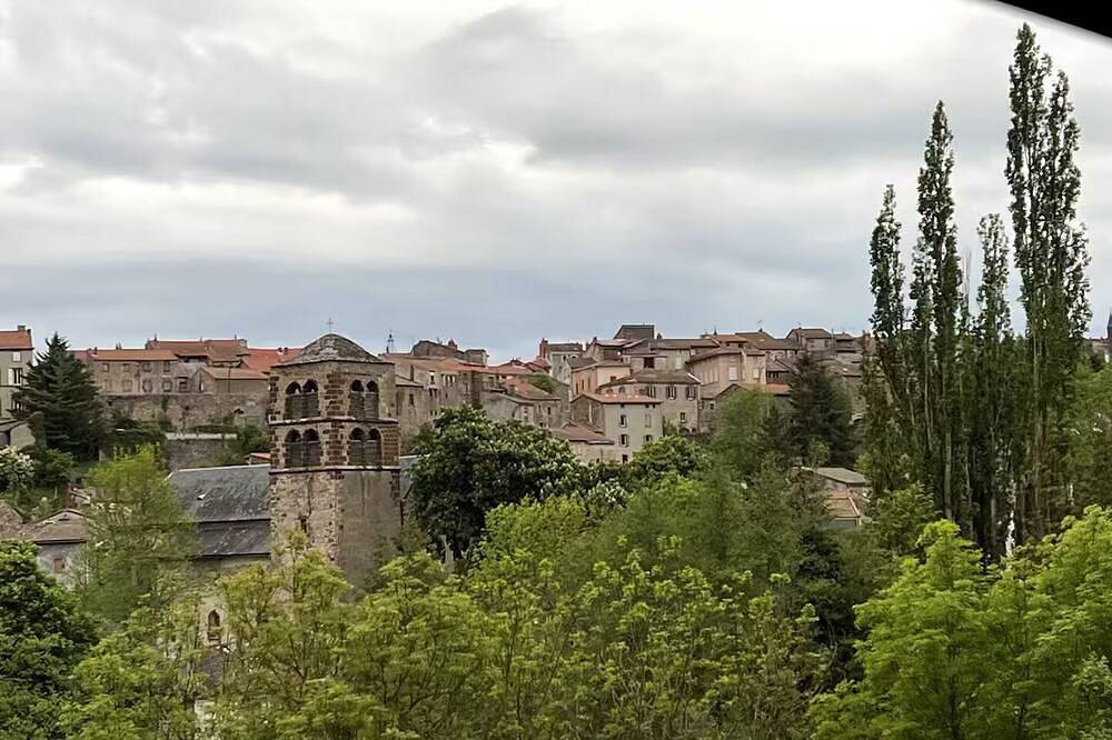Jolie maison authentique in Ardes, Parc naturel régional des Volcans d'Auvergne