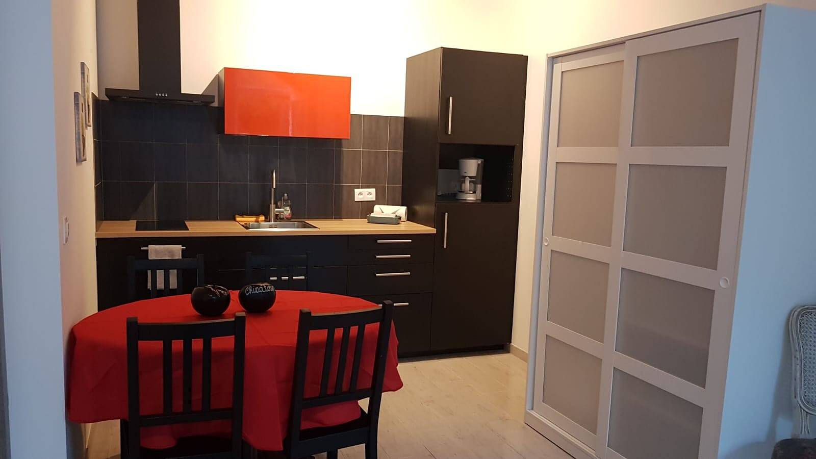 Estudio entero, Encantador estudio con jardín y piscina compartidos in Saint-Rémy-de-Provence, Region de Arles