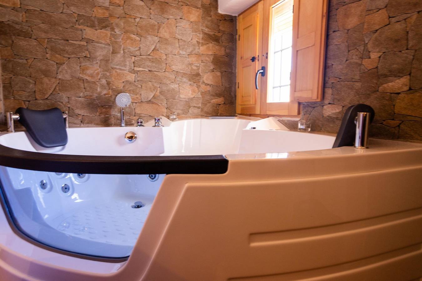 Appartement entier, Casa rurale Cabañas avec baignoire balnéo et charme authentique in Quesada, Parc naturel des sierras de Cazorla et Segura