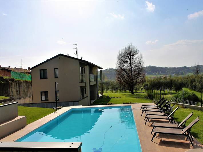 Appartamento vacanze per 6 persone, con piscina e giardino nonché balcone, con animali domestici in Franciacorta