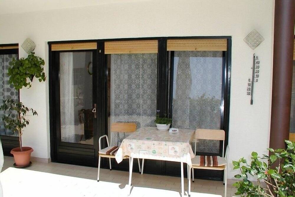 Room in Vodice with Terrace, Air condition, Wifi (4826-2) in Vodice, Šibenik-Knin