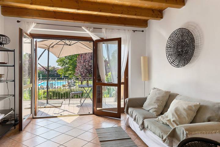 Entire apartment, Apartment 'Golf & Lake Relax' with Mountain View, Wi-Fi and Air Conditioning in Castelnuovo del Garda, Garda Mountains