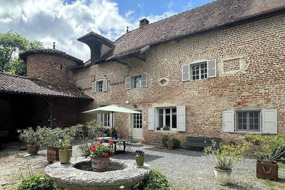 La Maison Forte - Chanoz-Chatenay in Chanoz-Châtenay, Région de Bourg-en-Bresse