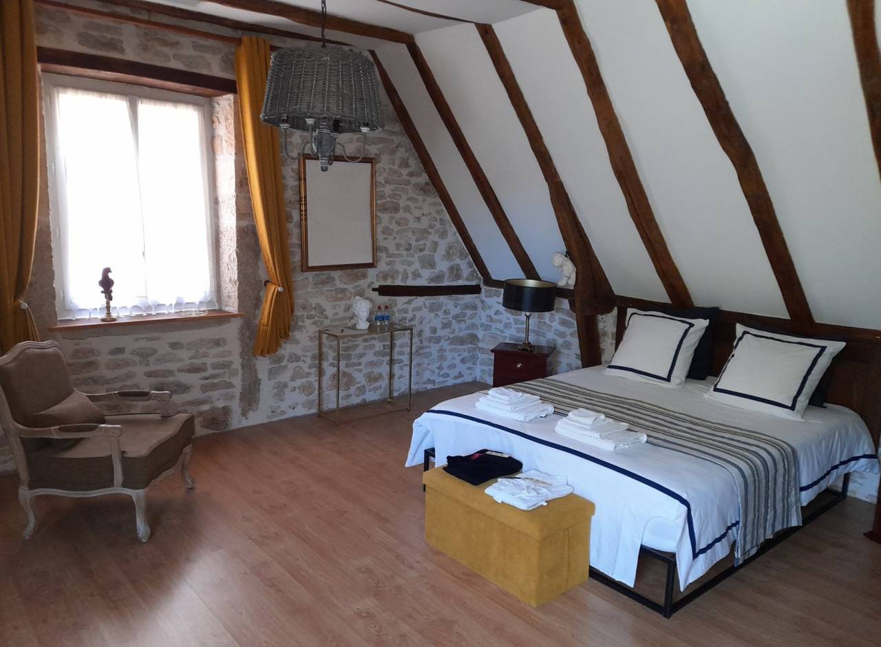 Suite chbres d'hôtes +pisc. intérieure pour vous seuls - Pour vous seulement ! in Gramat, Massif central
