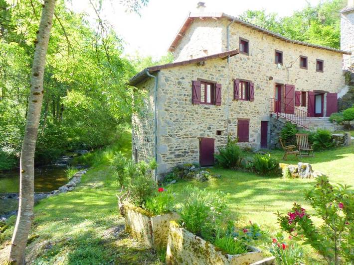 Location de vacances pour 8 personnes, avec Terrasse et Jardin à Ferrières-sur-Sichon