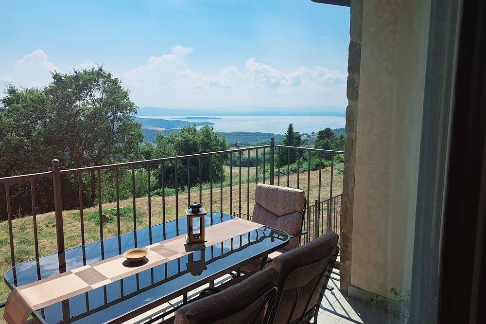 Vacation Home La Perla del Lago-All the comfort of your own home with a lake view! in Passignano sul Trasimeno, Lago Trasimeno
