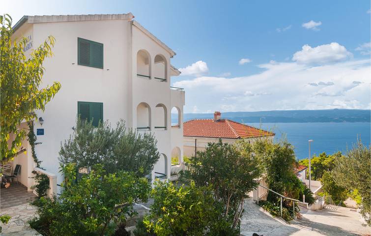 Ferienwohnung für 3 Personen, mit Terrasse und Garten in Nemira